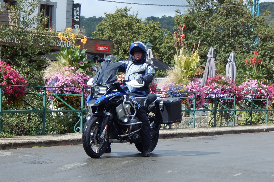 Motorrijbewijspoint Huizen examengarantie AVB en AVD